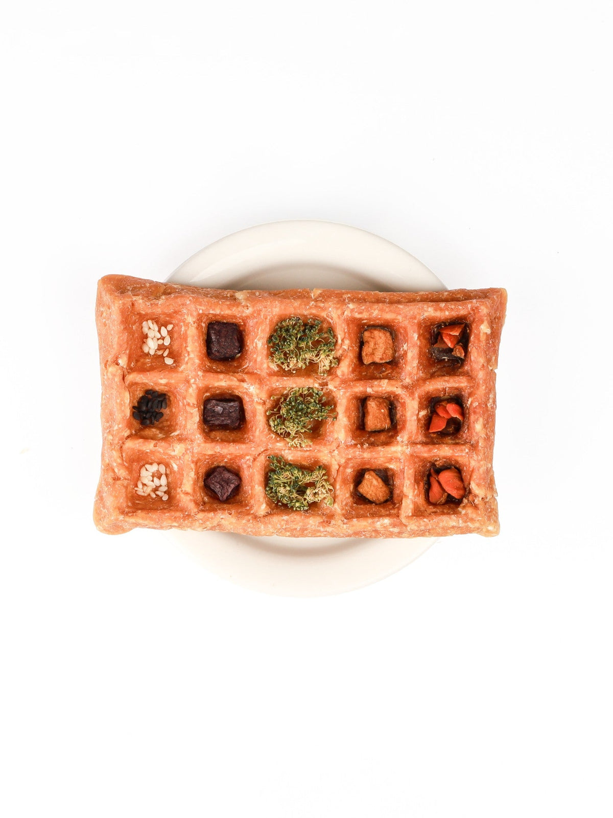 Bunte Hähnchen-Waffeln – ausgewogener Leckerbissen mit gemischtem Gemüse